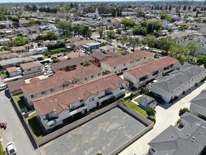 20812-20818 Seine Ave in Lakewood, CA - Building Photo - Building Photo