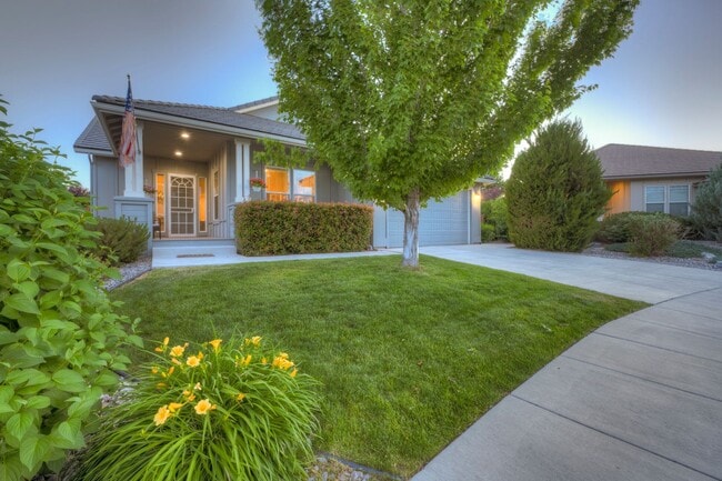 5769 Desert Mirage Dr in Sparks, NV - Foto de edificio - Building Photo