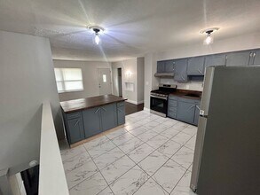 5148 Fullerton Dr in Columbus, OH - Building Photo - Building Photo