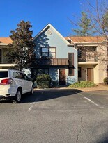 584 Pebblecreek Ct in Charlottesville, VA - Building Photo