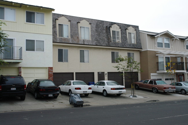 348 Susie Way in South San Francisco, CA - Building Photo - Building Photo