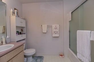 871 Valley View Dr in Medford, OR - Building Photo - Interior Photo