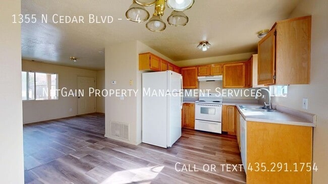 1355 N Cedar Blvd in Cedar City, UT - Building Photo - Building Photo