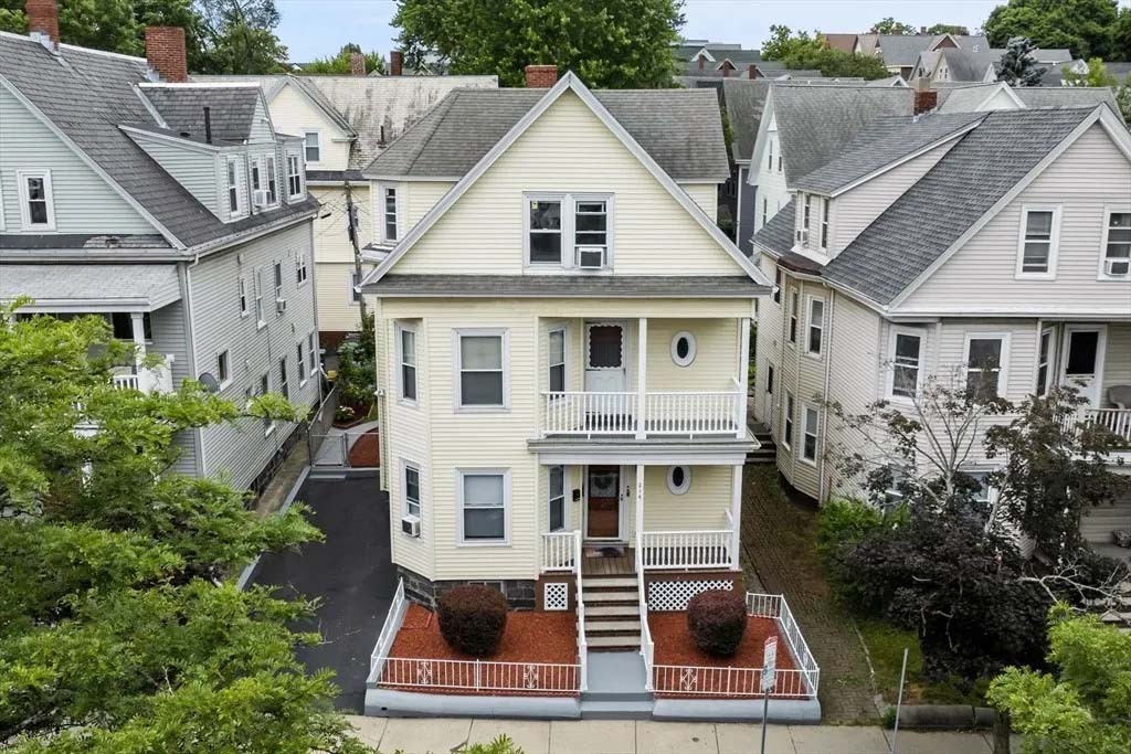 214 Highland Ave, Unit 1 in Somerville, MA - Foto de edificio