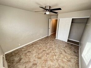 5320 S Swenson St in Las Vegas, NV - Building Photo - Building Photo
