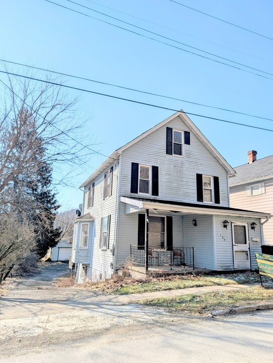 423 Pacific St in Franklin, PA - Building Photo