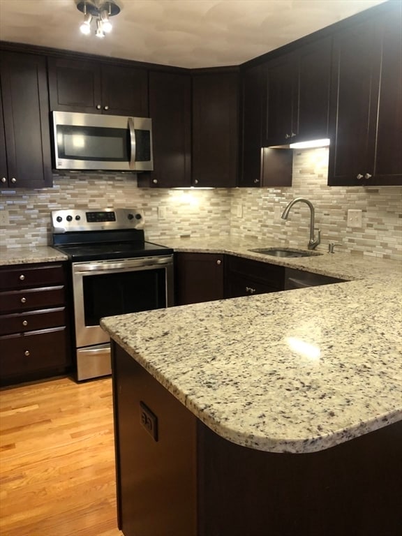 1105 Lexington St in Waltham, MA - Building Photo - Building Photo