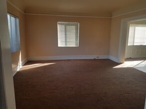 5701 Genoa St in Oakland, CA - Building Photo - Building Photo
