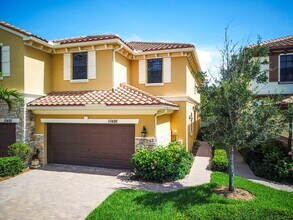 10426 Wellington Parc Dr in Wellington, FL - Building Photo - Building Photo