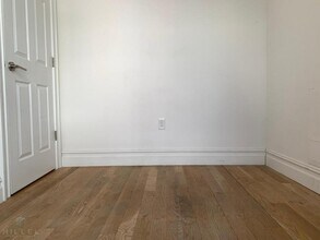 21-81-81 38th St in Queens, NY - Building Photo - Building Photo