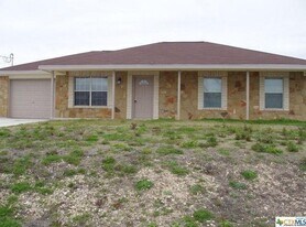 176 Holly's Way in San Marcos, TX - Building Photo