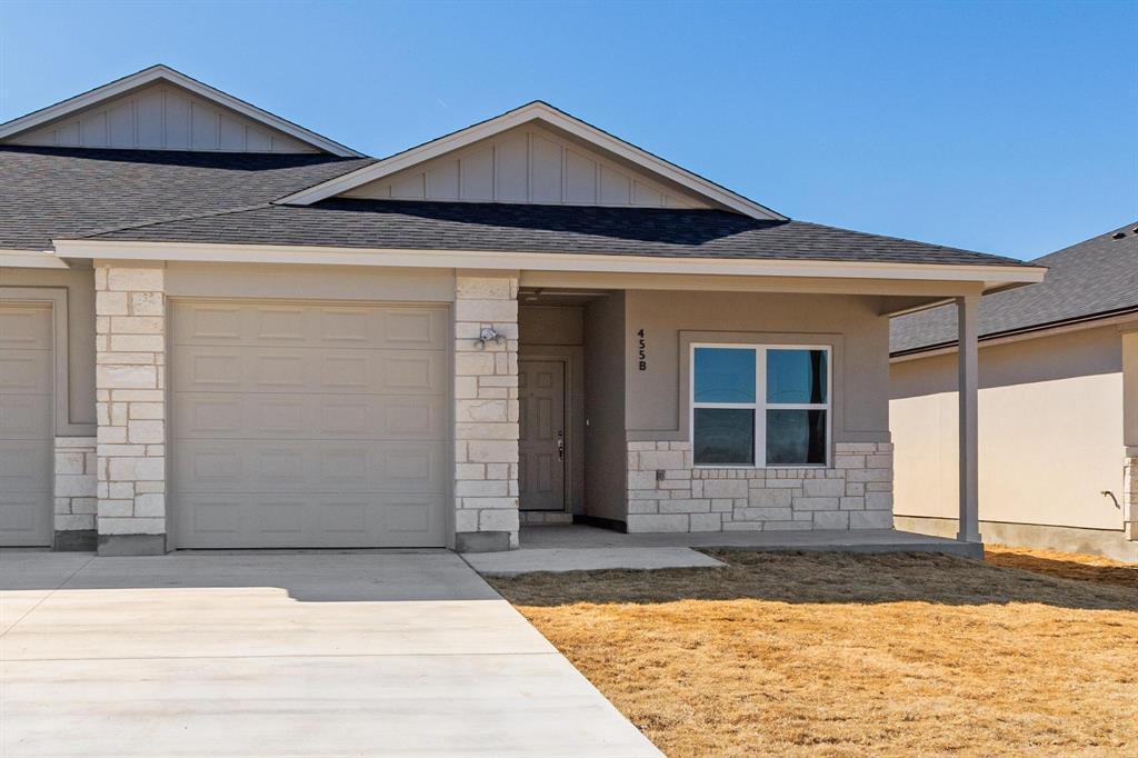 393 County Rd 306 in Jarrell, TX - Building Photo