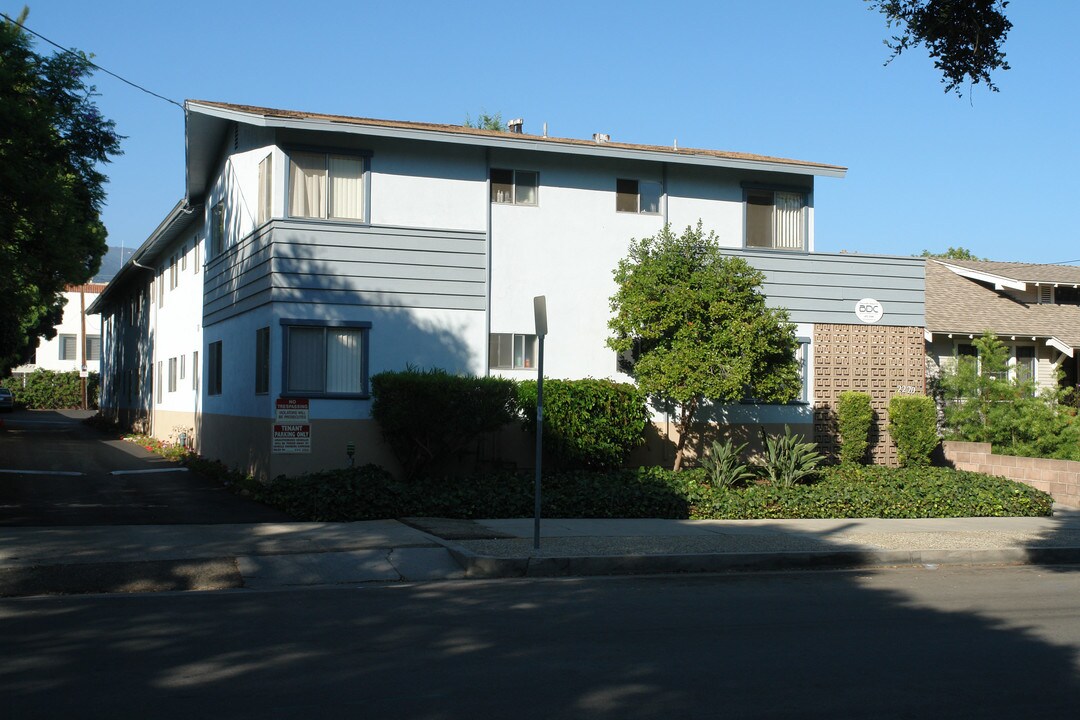 2220 Oak Park Ln in Santa Barbara, CA - Foto de edificio