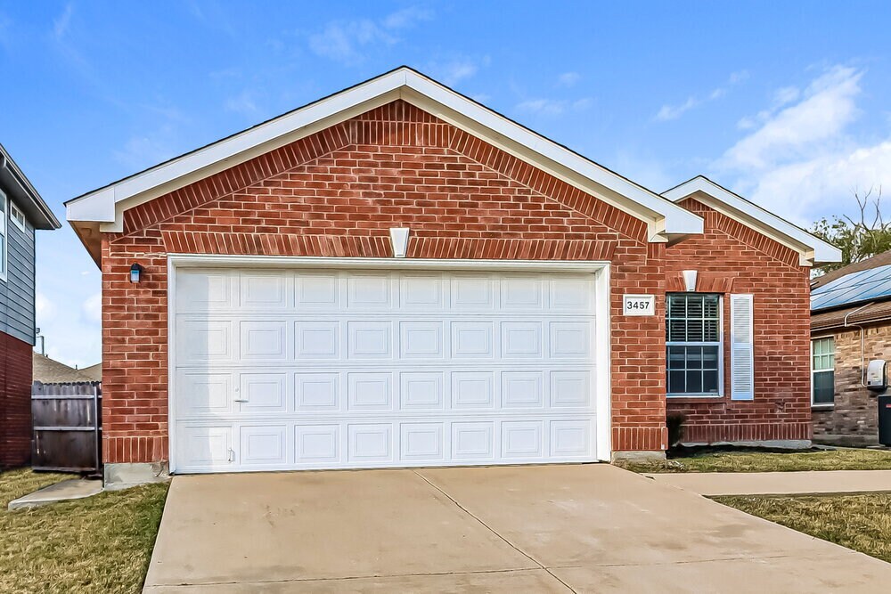 3457 Bandera Ranch Rd in Roanoke, TX - Building Photo