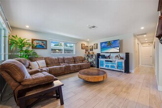 6560 SW 26th St in Miami, FL - Building Photo - Building Photo