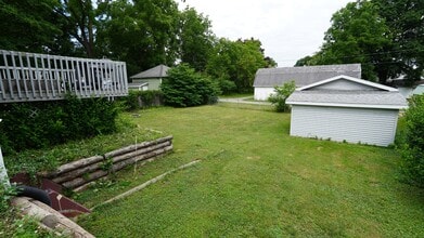 105 Budlong St in Hillsdale, MI - Building Photo - Building Photo