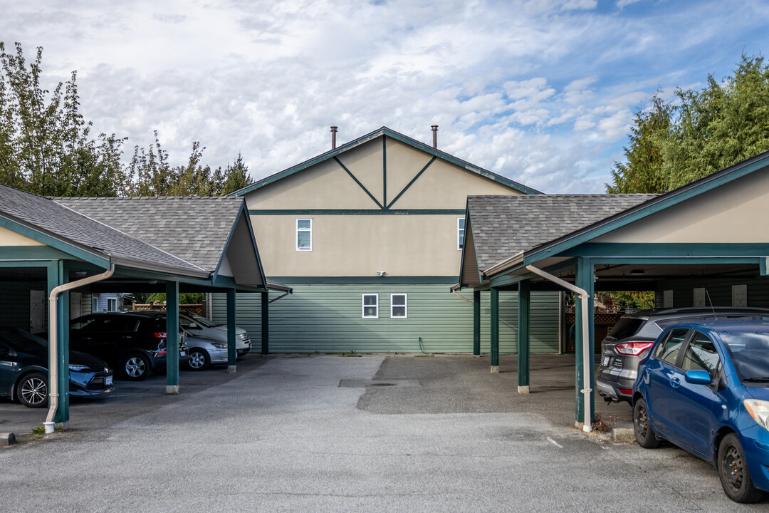 Tudor Place in Langley, BC - Building Photo