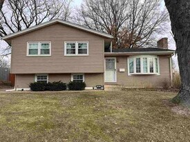 4611 Scott St in Davenport, IA - Building Photo