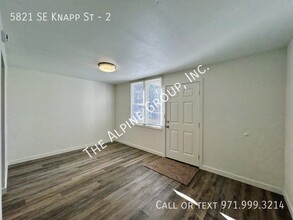 5821 SE Knapp St in Portland, OR - Building Photo - Building Photo