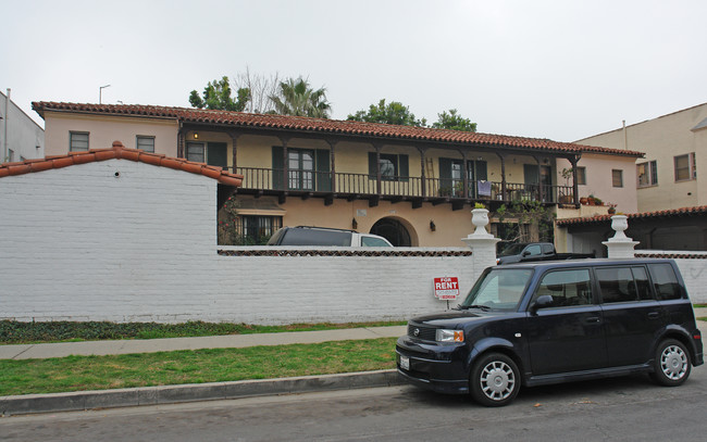 The Villa De La Fuente in Los Angeles, CA - Foto de edificio - Building Photo