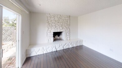 5157 Ewing St in San Diego, CA - Foto de edificio - Building Photo