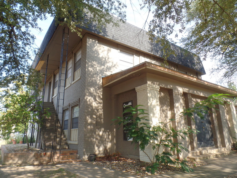 501 N Main St in Winnsboro, TX - Building Photo