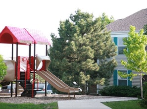 Glenbrook Apartments in Milwaukee, WI - Building Photo - Building Photo