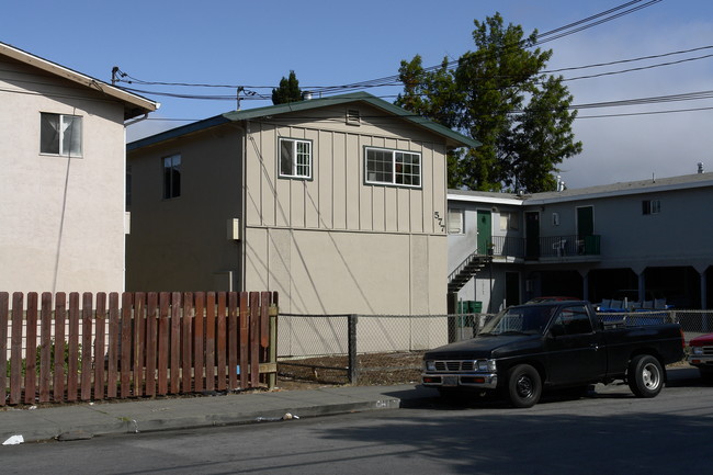 577 Hampshire Ave in Redwood City, CA - Building Photo - Building Photo