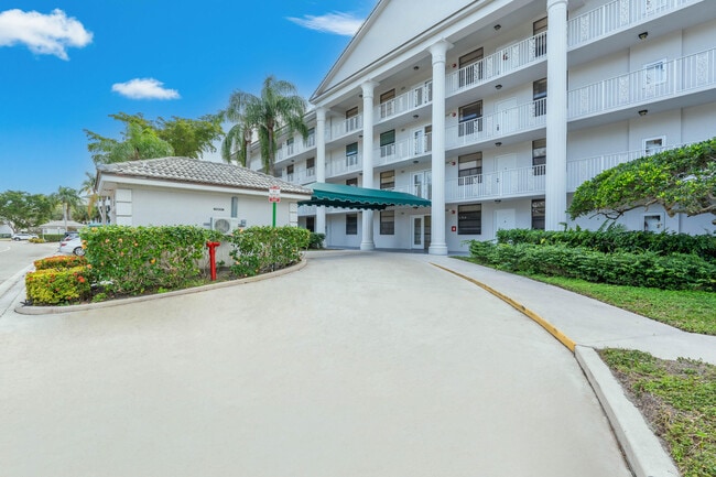 3540 Whitehall Dr in West Palm Beach, FL - Building Photo - Building Photo