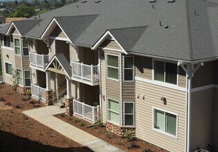 Hillview Ridge Apartments I & II in Oroville, CA - Foto de edificio - Building Photo