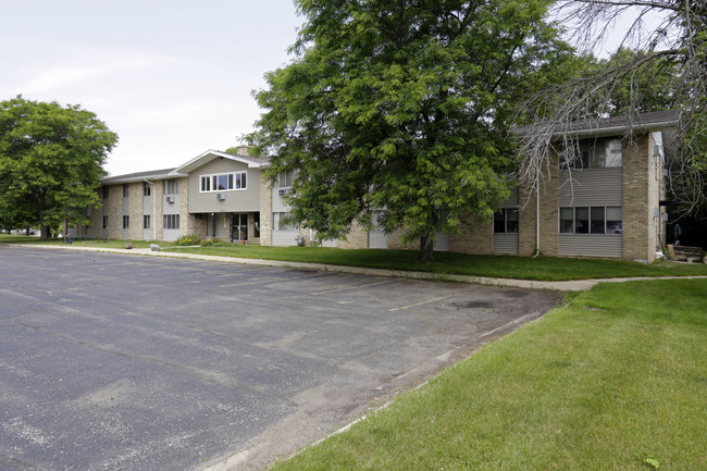 Seville Apartments in Whitewater, WI - Foto de edificio - Building Photo