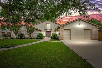 8911 Birdwood Ct in Houston, TX - Building Photo - Building Photo