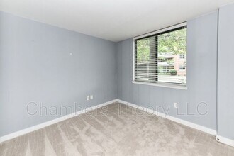 1045 N Utah St in Arlington, VA - Building Photo - Building Photo