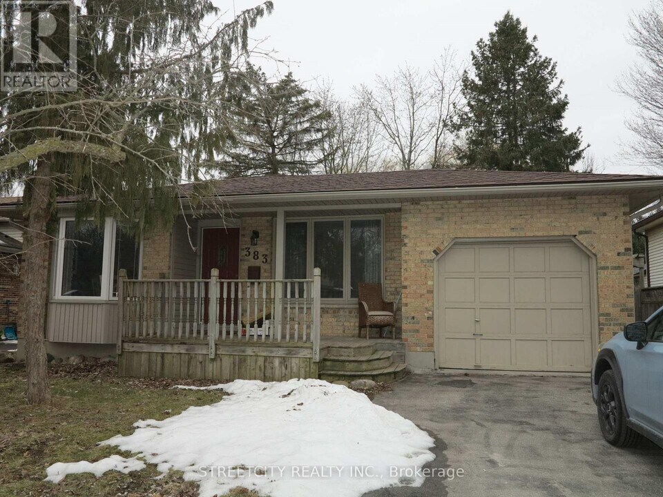 383 Castlegrove Close in London, ON - Building Photo