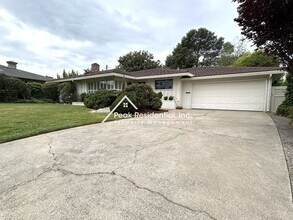 3107 Clairidge Way in Sacramento, CA - Building Photo - Building Photo