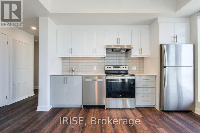 3030 Pharmacy Ave in Toronto, ON - Building Photo - Building Photo