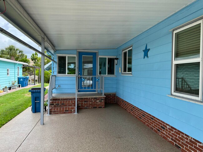 2315 Coconut Palm Dr in Palm Bay, FL - Building Photo - Building Photo