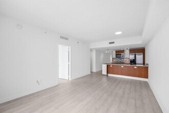 185 SW 7th St, Unit 2603 in Miami, FL - Building Photo - Building Photo