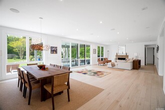 8 Pondview Ln in East Hampton, NY - Building Photo - Building Photo