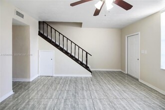 270 NE 142nd St in Miami, FL - Foto de edificio - Building Photo