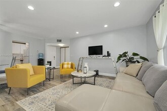 2676 Carambola Cir N, Unit 1760 in Coconut Creek, FL - Foto de edificio - Building Photo