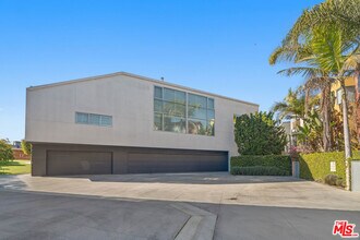 2100 Abbot Kinney Blvd in Los Angeles, CA - Building Photo - Building Photo