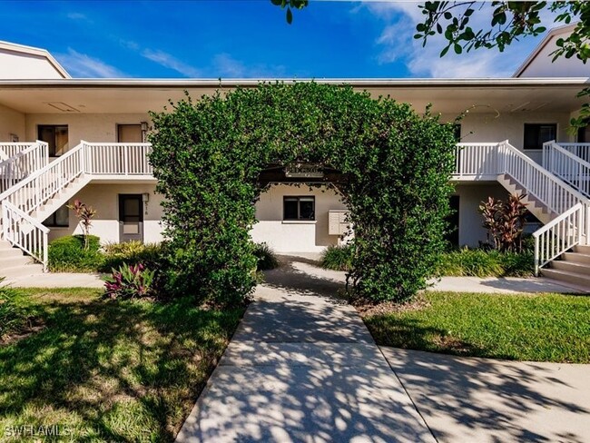 property at 910 Vanderbilt Beach Rd