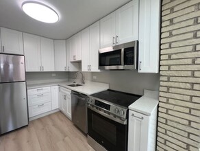 5655 W Fullerton Ave, Unit PH in Chicago, IL - Foto de edificio - Building Photo
