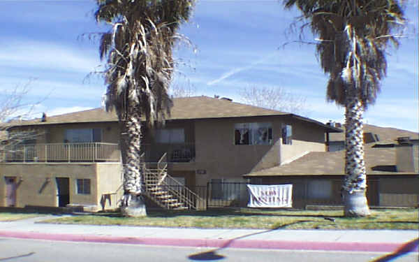 Broadway Apartments in Barstow, CA - Foto de edificio - Building Photo