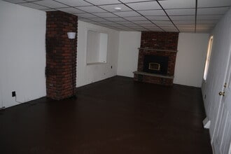 214 California Rd in Brownsville, PA - Foto de edificio - Building Photo