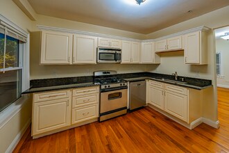 290 Broadway, Unit 1 in Somerville, MA - Building Photo - Building Photo