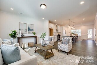 1233 Eastway Dr in Charlotte, NC - Building Photo - Building Photo