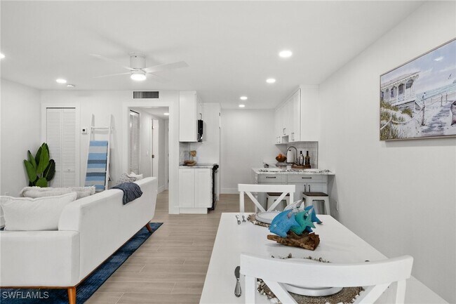 342 Harbour Dr in Naples, FL - Building Photo - Building Photo