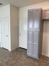 3842 Bridgemeadow Way in Sacramento, CA - Foto de edificio - Building Photo